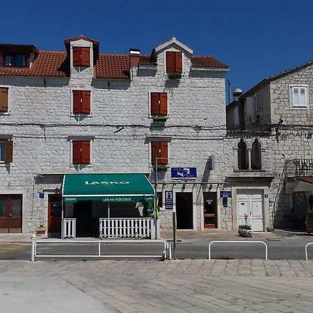 Apartments Riva Trogir Exterior photo