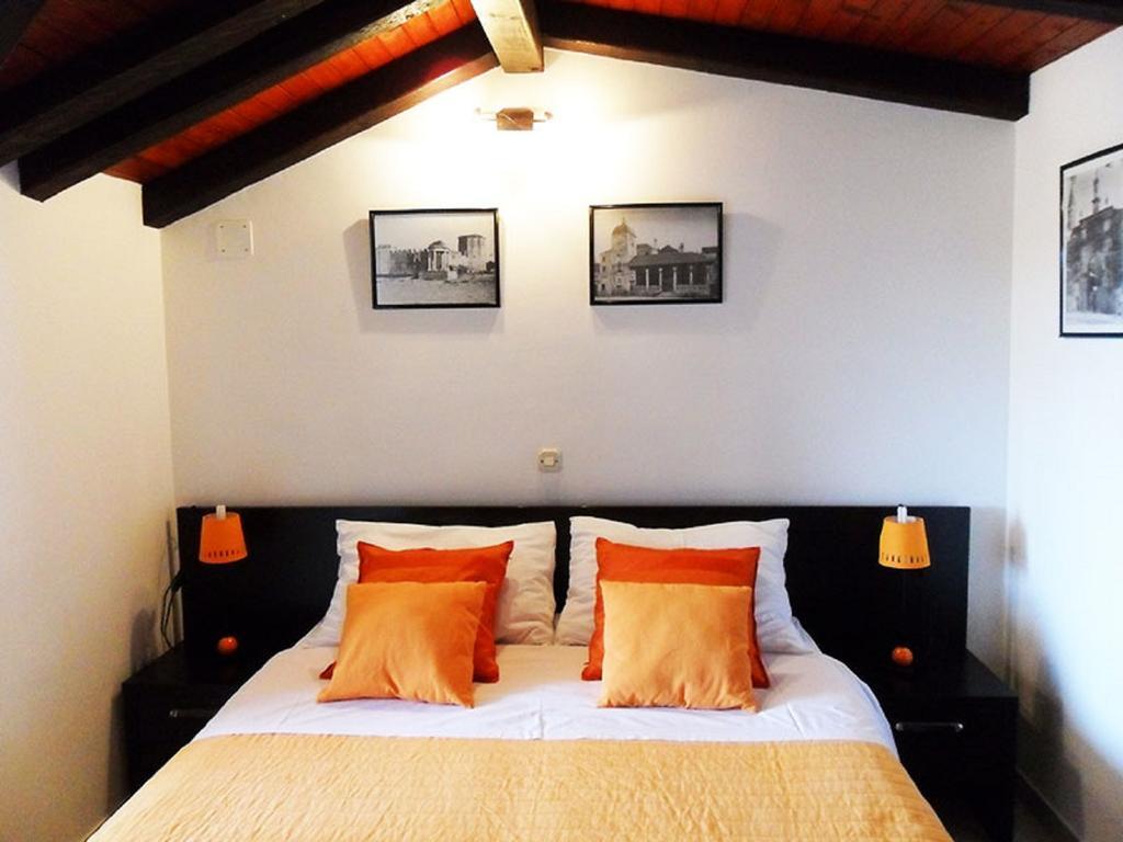 Apartments Riva Trogir Room photo